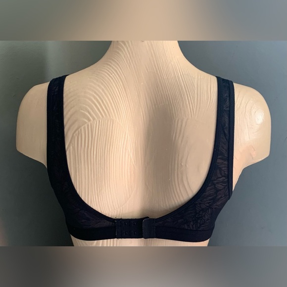Lululemon Shadow Mesh Bra *Leaf - Picture 3 of 11